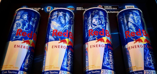 Red Bull wydaje puszki z postaciami z League of Legends!