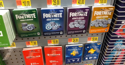 Karty z V-Dolcami do Fortnite zaczynają wchodzić do sklepów. Tak to wygląda