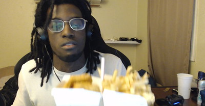 Streamer dzieli się trickiem, jak jeść McDonalds podczas grania