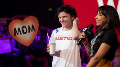 Mama streamera Overwatch odnawia subskrypcję, gdy ten mówi o żeńskich postaciach anime