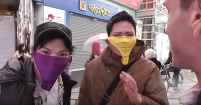 Streamer Twitch spotyka Japończyków, noszących majtki w celu ochrony przed koronawirusem