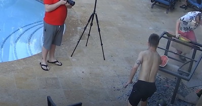 Friz zalicza wpadkę i rozbija szklany stół. Youtuber ujawnia kwotę, jaką będzie musiał zapłacić