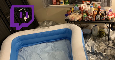 Nie tylko streamerki. Jeden ze streamerów został zbanowany za transmisję z basenu, ale…