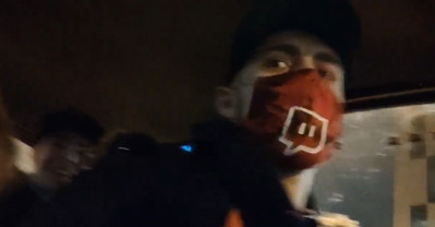 Paramaxil nie wyhamował Seicento. Kolizja podczas streama na Twitchu
