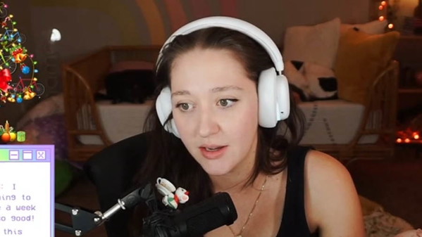 Streamerka Twitch znalazła nietypowe rozwiązanie na karmienie pier*ią podczas transmisji