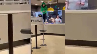 Dzieciaki naśladują Malika Montanę w McDonalds. To ta „Armia Malika” – śmieją się ludzie