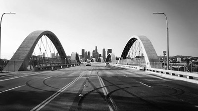 Popularny youtuber zmarł podczas wchodzenia na most. Całość była streamowana