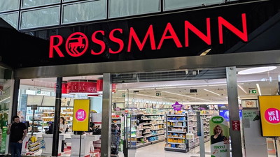 Popularna polska youtuberka radzi, jak kraść ze sklepów typu Hebe, czy Rossmann