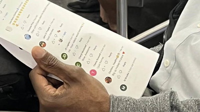 Czytał komentarze z Youtube w pociągu. Ale w najdziwniejszy możliwy sposób