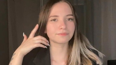 Ona na Twitchu, a jej koleżanka na kamerkach. Nikt by się nie zorientował, gdyby nie ten różowy