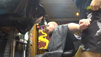 Polski streamer Twitch nieźle się zdziwił, gdy gość pokazał swój „tył” prosto do kamery