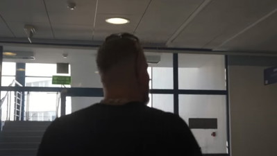 Oficjalny list gończy za zawodnikiem na stronie policji. Siedząc w Dubaju nie ma zamiaru iść siedzieć