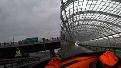 Policjant wkurzył się na streamera Twitch, który płynął kajakiem po S8 w Warszawie