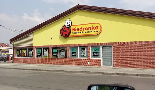 Biedronka obniżyła cenę na 99 groszy. Żal nie wziąć
