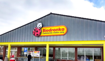 Biedronka robi mocne promocje na weekend. Od 99 groszy bez limitów