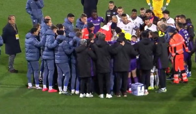 Piłkarz padł na murawę podczas meczu