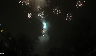 Polski streamer Twitch odpalił fajerwerki tuż pod blokami. Mieszkańcy go zwyzywali