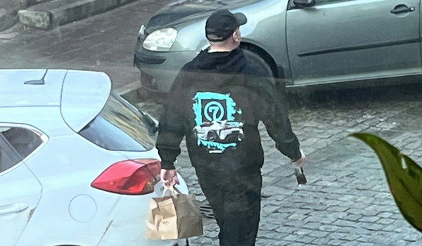 Budda. Po luksusowych samochodach nie ma śladu, youtuber nagrany na mieście