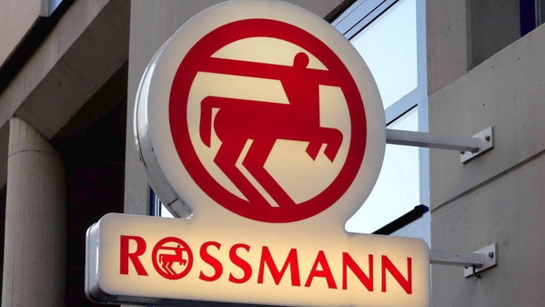 Rossmann wystawia specjalne koszyki na wejściu. Kto pierwszy, ten lepszy