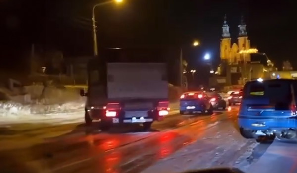 Mróz na polskich drogach. Kierowcy nie są w stanie podjechać