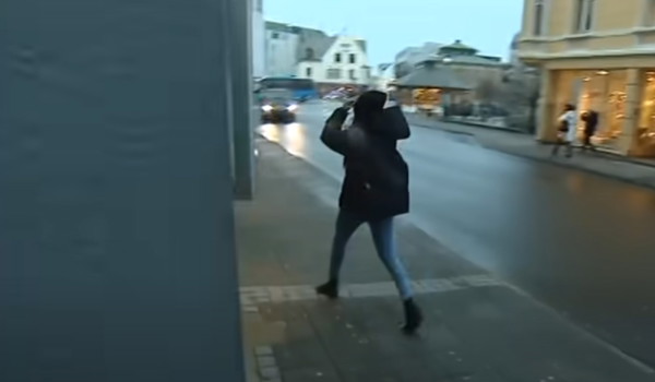 IMGW wydaje ostrzeżenia dla większości Polski. Powroty z Sylwestra będą trudne
