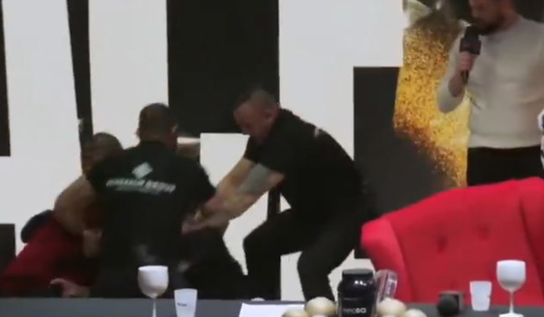 Zawodnicy nie wytrzymali podczas programu Prime MMA
