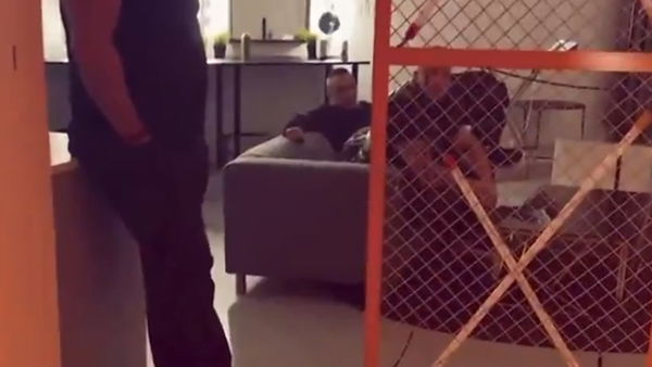 Charakterna gwiazda Fame MMA chowała się w toalecie z ochroniarzami
