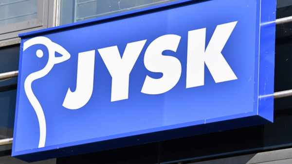 Jysk wyprzedaje ten zestaw za 2600 złotych. Normalnie kosztuje 6 tysięcy