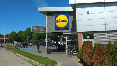 Czerwone cenówki pojawiły się w Lidlu. Sklep się pozbywa