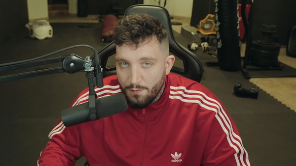 Denis Załęcki chciał się dogadać z Boxdelem. Wyszła głosówka