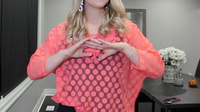 To dlatego mężczyźni nie podają ręki kobietom na przywitanie