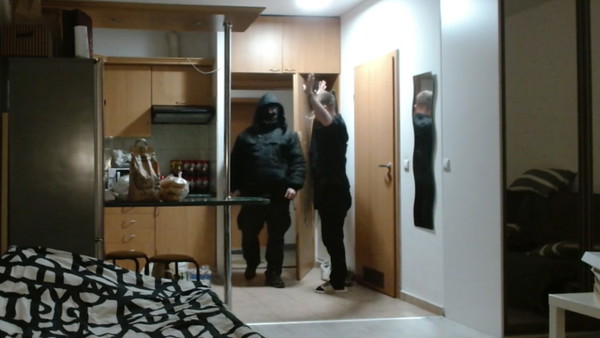 Gość w kominiarce przychodzi do polskiego streamera. Zrobiło się niebezpiecznie