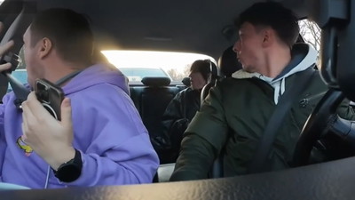 Polski streamer cofając uderzył w inny samochód