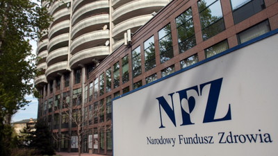 Dziewczyna złamała nogę. Na tyle pieniędzy NFZ wyceniło leczenie
