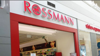 Rossmann z podarunkami przy kasie. Tylko dla kobiet