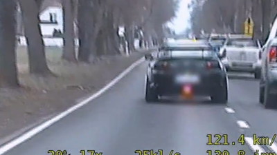 130 punktów karnych i 20 000 mandatu. Kierowca mazdy uciekał przed policją