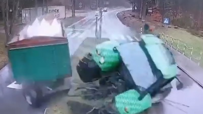 Jak to możliwe, że w Świerznie rolnik tak wywrócił się traktorem