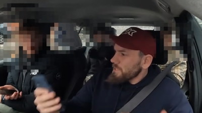 Zamówili taxi nie mając pieniędzy. Za przejazd chcieli dać telefon