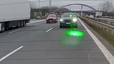 Kierowca BMW uznał, że długie to za mało. Zaczął świecić laserem