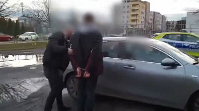 Policja zatrzymała polskiego streamera. Skakał po autach