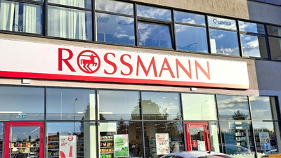 Rossmann rozdaje za darmo przy kasie. Wystarczy się uśmiechnąć