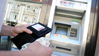 Coraz mniej bankomatów w Polsce. Liczby nie kłamią