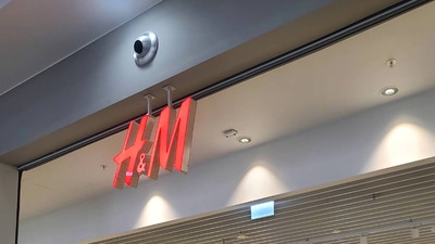 Dziewczyny wykupują w H&M. Cały zestaw za 117 zł