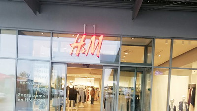 Jedwabny w H&M. Inni chcą i 300 złotych za praktycznie to samo