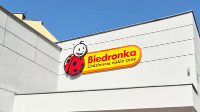 Biedronka. Klienci znaleźli lukę i wychodzi za 10 zł