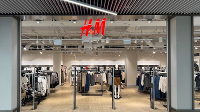 Zaczęło się w H&M. Od dzisiaj promocje i na 13,99 zł