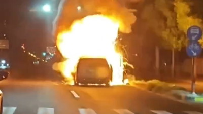Chiński samochód elektryczny spłonął. Zapalił się w trakcie jazdy