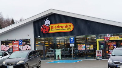 Biedronka pozbywa się za 99 groszy. Normalnie 19,99 zł
