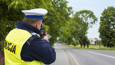 Policjant pędził 140 km/h na ograniczeniu do 40. Został pouczony