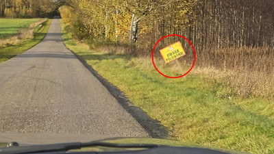 Kierowca zobaczył taki znak na drodze. „To jedyna droga” – mówi wprost